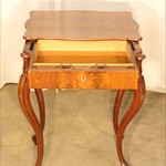 Антикварный столик на ножках-кабриоль 1830-х гг. 