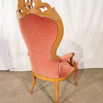 Антикварное кресло с резным навершием 1860-х гг.