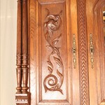 Антикварный буфет с резьбой растительного характера 1870-х гг. 