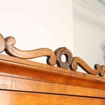 Пара антикварных шкафов светлого ореха 1840-х гг. 