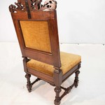 Антикварный стул с контрастными вставками и золотистой обивкой