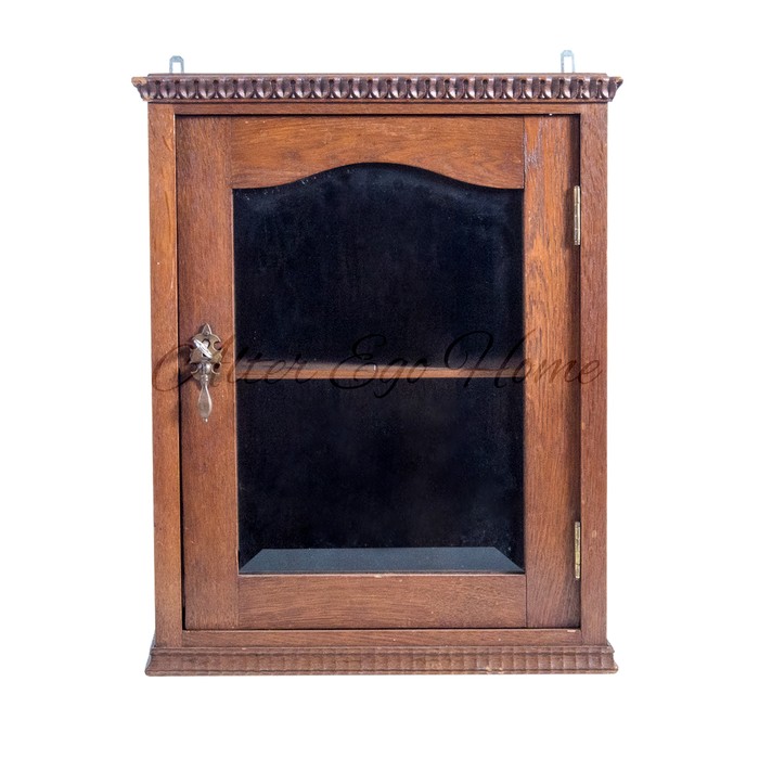 Старинная дубовая полка со стеклянной дверцей
