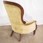 Антикварное кресло со спинкой капитоне 