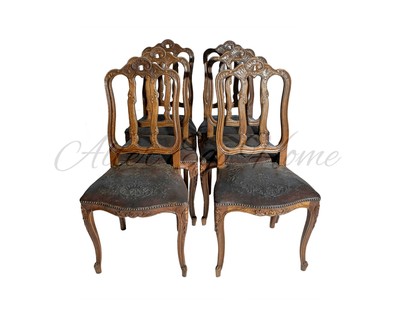 Комплект антикварных стульев с резными спинками
