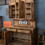 Антикварный буфет светлого дуба с резным убранством 1860-х гг. 