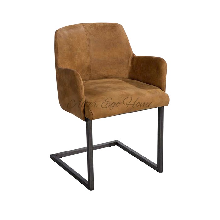 Кожаный стул со сплошной спинкой желтовато-коричневого цвета