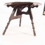 Старинный стол с резной гирляндой
