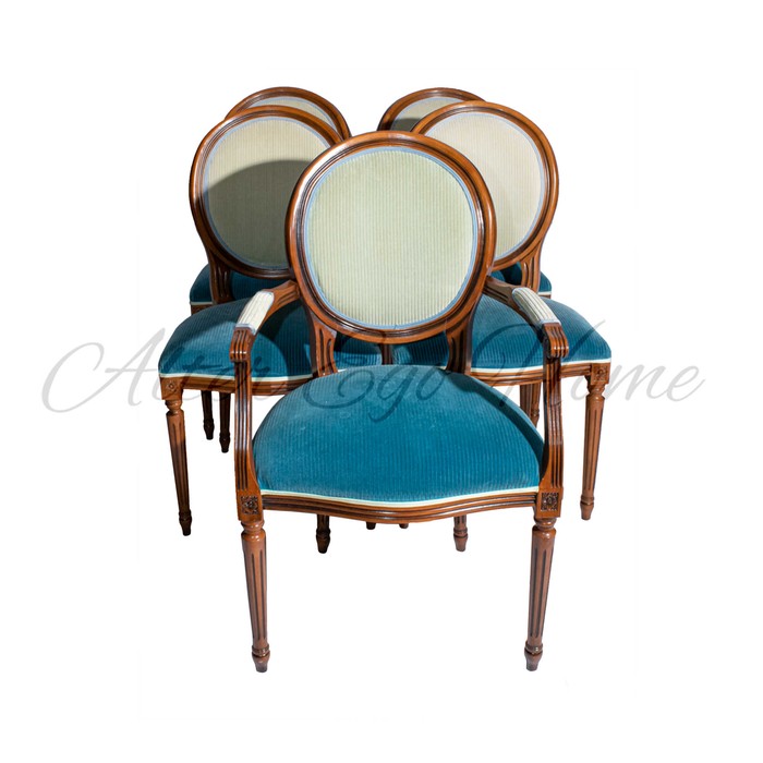 Комплект винтажных стульев с овальными спинками