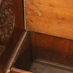 Антикварная дубовая скамья с резными локотками 1880-х гг. 