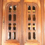 Антикварный буфет с резьбой растительного характера 1870-х гг. 