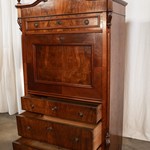 Антикварный секретер с резным навершием 1840-х гг. 