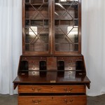Антикварный шкаф-секретер с декоративной расстекловкой 1790-х гг. 