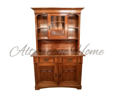 Антикварный буфет с резными филенками 1900-х гг. 