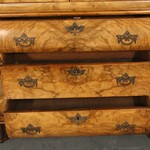 Антикварная горка фактурного ореха 1870-х гг. 