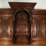 Антикварный немецкий буфет с раскрепованным фасадом и арочной нишей 1870-х гг. 