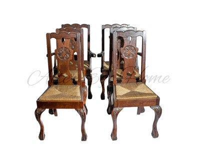Старинный комплект стульев с прорезными спинками