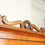 Пара антикварных шкафов светлого ореха 1840-х гг. 