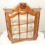 Антикварная настенная витрина со скошенными торцами 1890-х гг. 