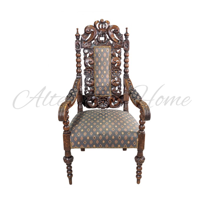 Антикварное кресло с резной спинкой 1850-х гг.