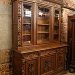 Антикварный книжный шкаф в стиле неоренессанс 1850-х гг. 