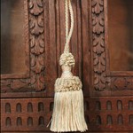 Антикварная витрина с арочным остеклением 1870-х гг. 