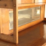 Антикварный буфет с зеркальными вставками 1900-х гг. 