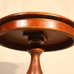 Антикварный стол с круглой столешницей 1950-х гг. 