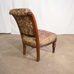 Антикварный стул с мягкой обивкой и спинкой капитоне 1880-х гг.