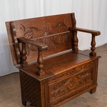 Антикварный скамья-стол с резьбой растительного характера 1900-х гг. 