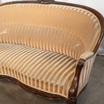 Антикварный диван со спинкой корзина 1850-х гг. 