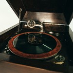 Английский грамофон с набором пластинок