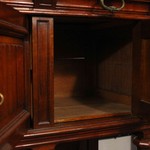 Антикварный сервант с зеркальным полотном и мраморной столешницей 1870-х гг. 