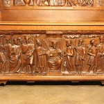 Антикварная скамья с резными сюжетами 1880-х гг. 