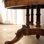 Антикварный стол с фигурной ножкой 1850-х гг. 