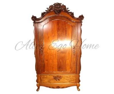 Антикварный платяной шкаф в стиле неорококо с резным навершием 1860-х гг.