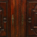 Антикварный буфет с резным декором 1860-х гг. 