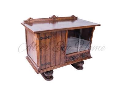 Сервант-тумба со стрельчатыми петлями