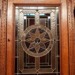 Антикварный буфет в мехеленском стиле с витражной расстекловкой 1860-х гг. 