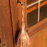 Антикварный книжный шкаф в стиле неоренессанс 1870-х гг. 