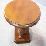 Кофейный столик с фигурным подстольем 1940-х гг.