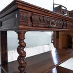 Антикварный консольный стол с витыми деталями