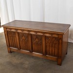 Антикварный сундук в неоготическом стиле 1920-х гг. 