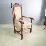 Антикварное французское кресло с резным навершием 1860х гг.