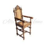 Миниатюрное антикварное кресло с прорезной спинкой и витыми деталями