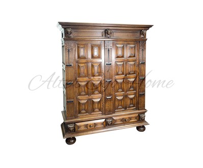 Антикварный шкаф с резными маскаронами 1860-х гг.