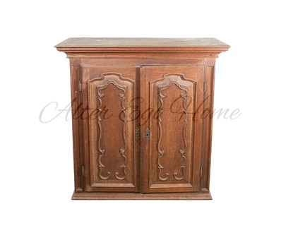 Антикварный навесной шкафчик с накладной резьбой 1840-х гг.