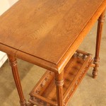 Антикварный столик с балясинообразной проножкой 1900-х гг. 