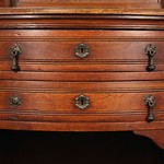 Антикварный буфет с застекленными объемами 1910-х гг. 