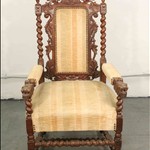 Антикварное кресло с резным щитковым навершием 1850-х гг. 