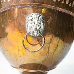 Антикварное декоративное ведро с львиными маскаронами